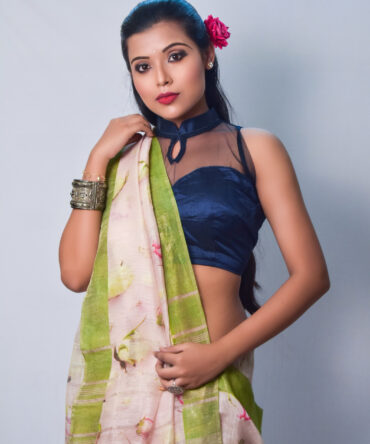 Lavender Blush White Floral Silk Linen Digital Print Saree