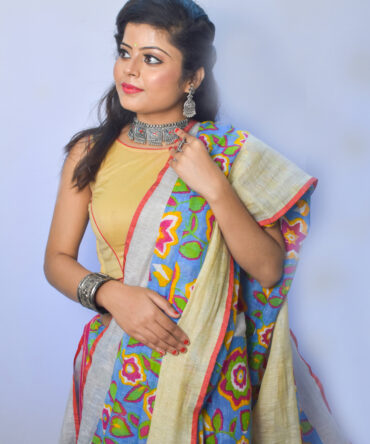 Yellow And Green Geometric Pure Linen Saree